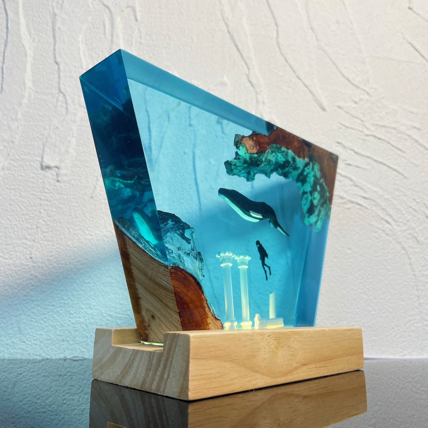 Atlantis Resin Lamp